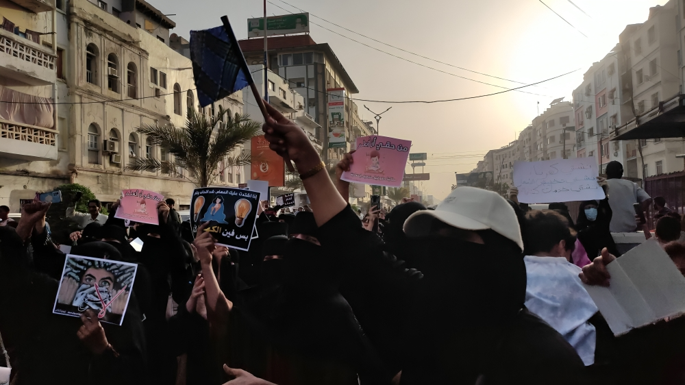 تظاهرات نسائية احتجاجاً على تدهور الأوضاع المعيشية في عدن وتعز