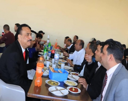 بعثة نادي خيبل المهرة تشيد بدور السفير باحبيب في متابعة الفريق وتقديم التسهيلات.