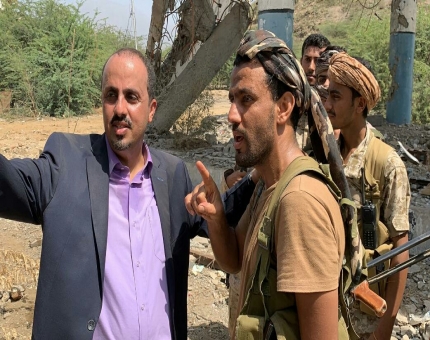 وزير الإعلام يزور أبطال الجيش الوطني في جبهة الملاحيط بصعدة