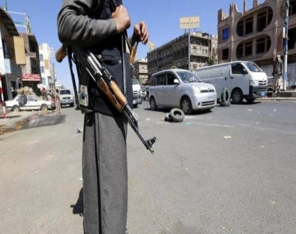 صنعاء: مليشيا الحوثي تستحدث نقاطاً في شوارع العاصمة لتفتيش المواطنين وجباية سائقي المركبات