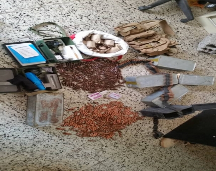 ضبط كمية من الذخائر والأسلحة في حاجز أمني بلحج