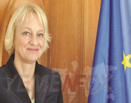 سفيرة الاتحاد الأوروبي “موشايت” لدى اليمن تصل عدن