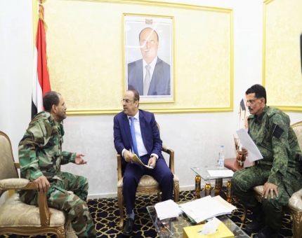 وزير الداخلية يلتقي مدير شرطة العاصمة المؤقتة عدن
