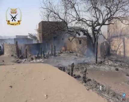 مليشيا الحوثي تحرق منازل المواطنين جنوب الحديدة