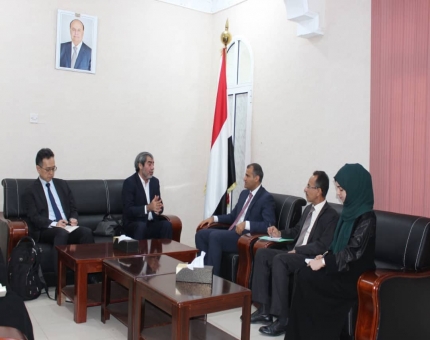 نائب وزير الخارجية يؤكد حرص الحكومة على السلام ودعمها لجهود المبعوث الأممي