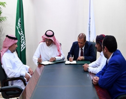 مركز الملك سلمان للإغاثة يوقع عقدين لعلاج 200 جريح في اليمن