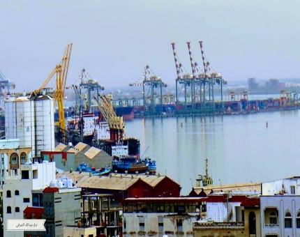 عدن.. ميناء المعلا التجاري يحقق اكثر من 40 % زيادة في معدل مناولة البضائع في الثلث الأول من العام الجاري