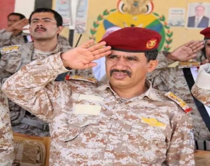 رئيس اركان المنطقة العسكرية الاولى يهنئ فخامة الرئيس هادي بعيد الفطر
