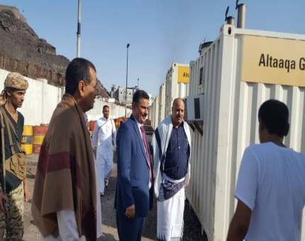 وزير الكهرباء يزور عدد من محطات التوليد بعدن ويشيد بجهود العالمين فيها