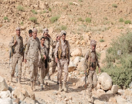 الخبي يزور ابطال الجيش الوطني في الخطوط الامامية بنهم