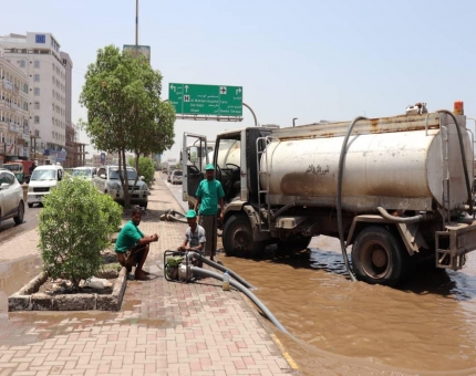 البرنامج السعودي لتنمية وإعمار اليمن يشارك في الحملة الإغاثية لمعاجلة المتضررين بالعاصمة عدن
