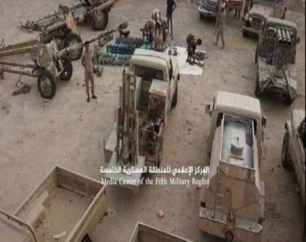بالصور.. الجيش الوطني يستعيد آليات عسكرية وكميات كبيرة من الأسلحة بجبهة عبس في حجة