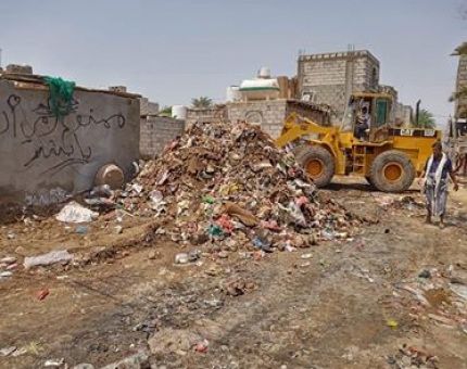 عدن: مؤسسة ابو حاتم بانافع تنفذ حملة نظافة واسعة في خورمكسر