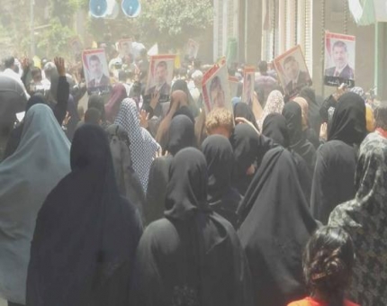 الآلاف يتظاهرون في قرية مرسي