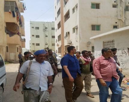 محافظ عدن يتابع أعمال معالجة اشكاليات الخدمات بمديرية المنصورة