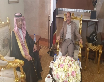 أشاد بنجاح بطولة العالم للملاكمة العربية للمحترفين في سيئون.. نائب رئيس الجمهورية يلتقي رئيس مجلس إدارة شركة الياقوت الأحمر السعودية