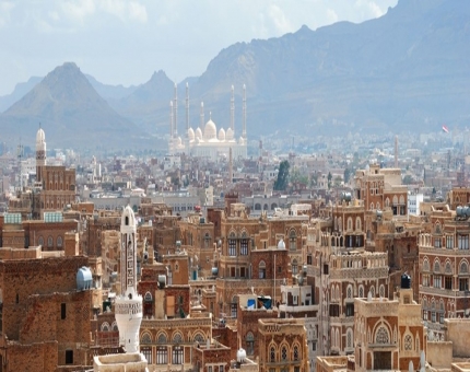 يمنيات يصارعن جحيم الحوثيين للبقاء على قيد الحياة