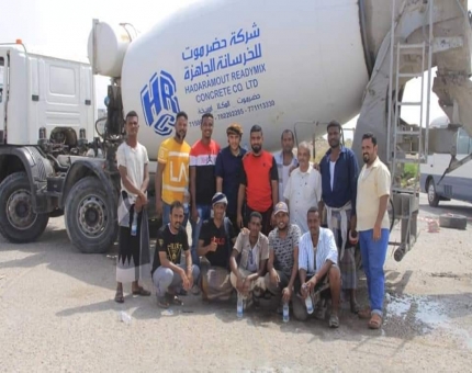 مبادرات تطوعية في حضرموت لإصلاح الطرقات والجسور