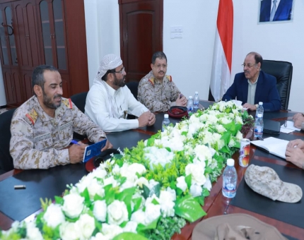 نائب الرئيس يصل مأرب ويطلع على المستجدات الميدانية والعسكرية