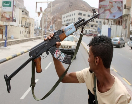تصعيد جنوبي شمالي في اليمن يخدم مصلحة الحوثيين وإيران