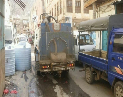 عدن.. سكان في مديرية المنصورة يطلقون نداء استغاثة للسلطة المحلية ووزارة المياه