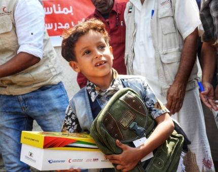 الهلال الأحمر الإماراتي يدشن حملة العودة إلى المدرسة في محافظة الضالع
