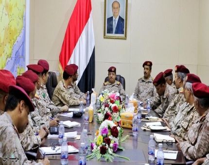 وزير الدفاع يشيد بجهود ومواقف تحالف دعم الشرعية في اليمن